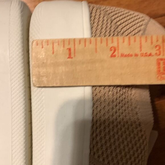 Steve Madden Size 10 cream slipons.  Most comfy & hugs your feet perfectly - Picture 4 of 7